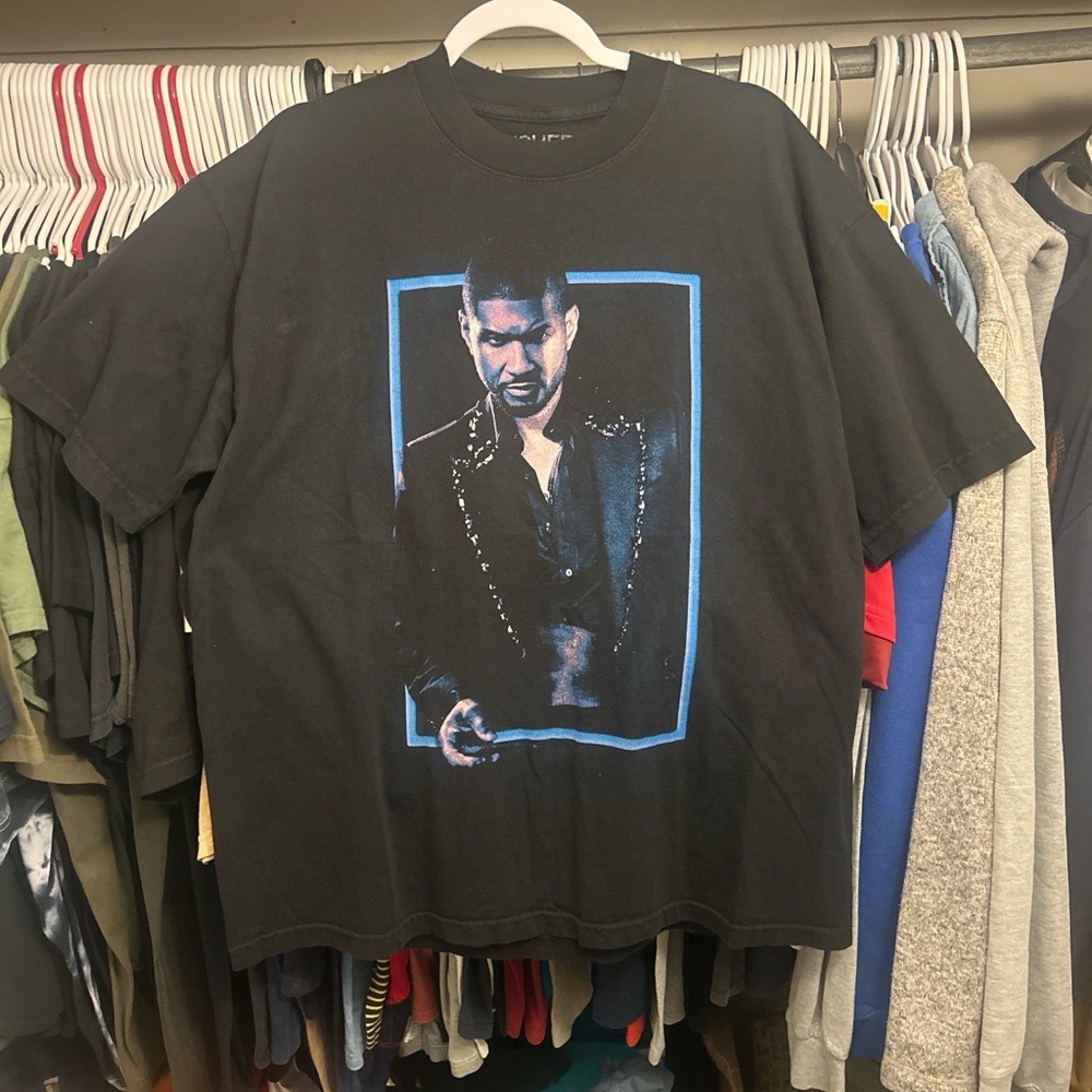 Usher My Way The Las Vegas Residency 2023 Concert T-
Shirt Size Large